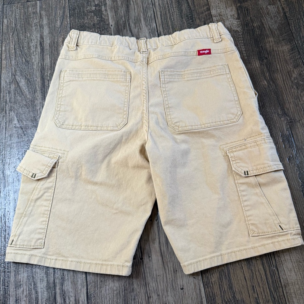 Wrangler Cargo Shorts For Boys Tan Excellent Condition Size 18 - Picture 2 of 3